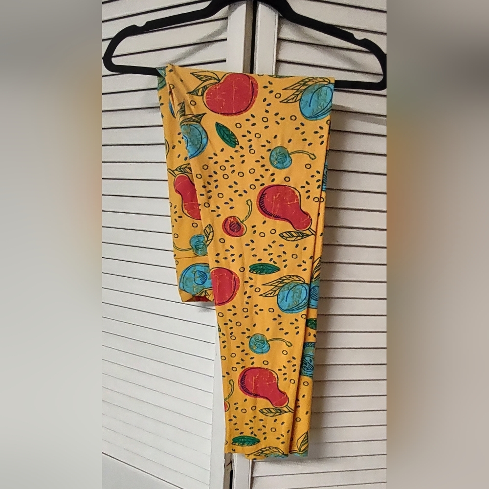 LuLaRoe Tall & Curvy Leggings